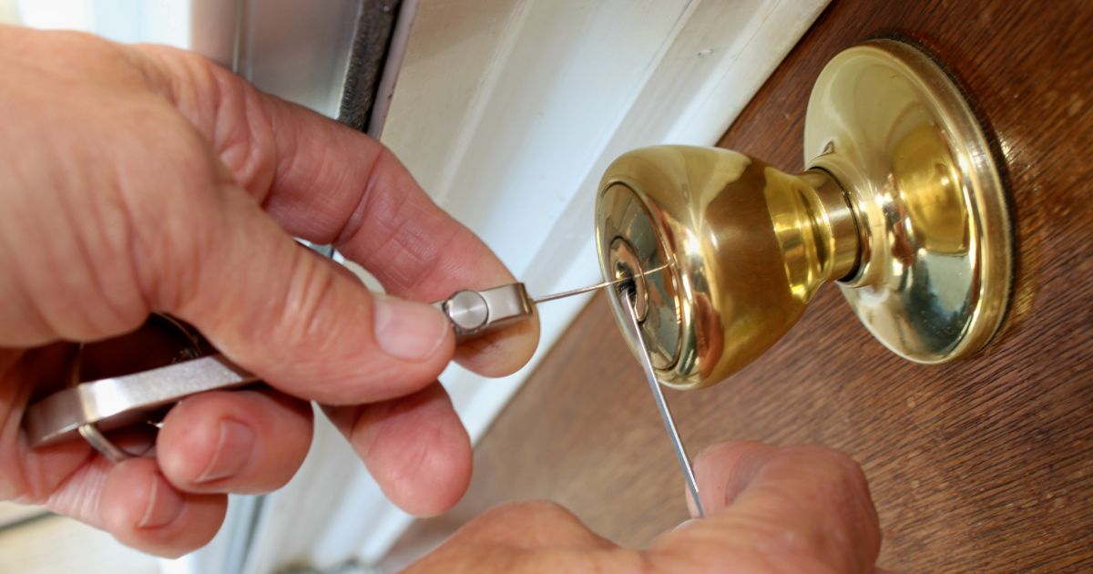 how does a locksmith verify the homeowner