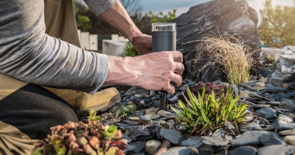 how much does a landscaper charge per hour