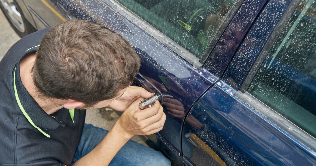 how much does a locksmith cost for a car