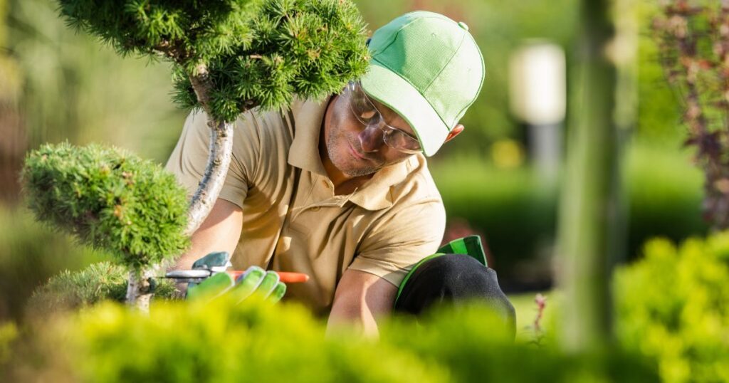 how much does the average landscaper make