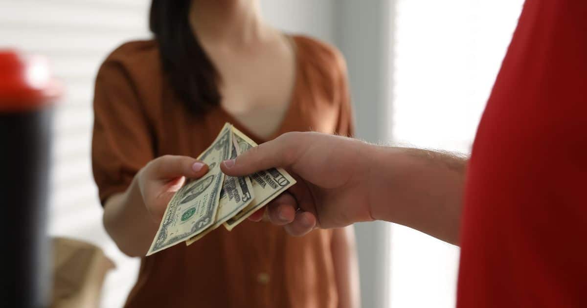 How Much To Tip Landscaper: Proper Etiquette For Tipping 2 how much to tip landscaper