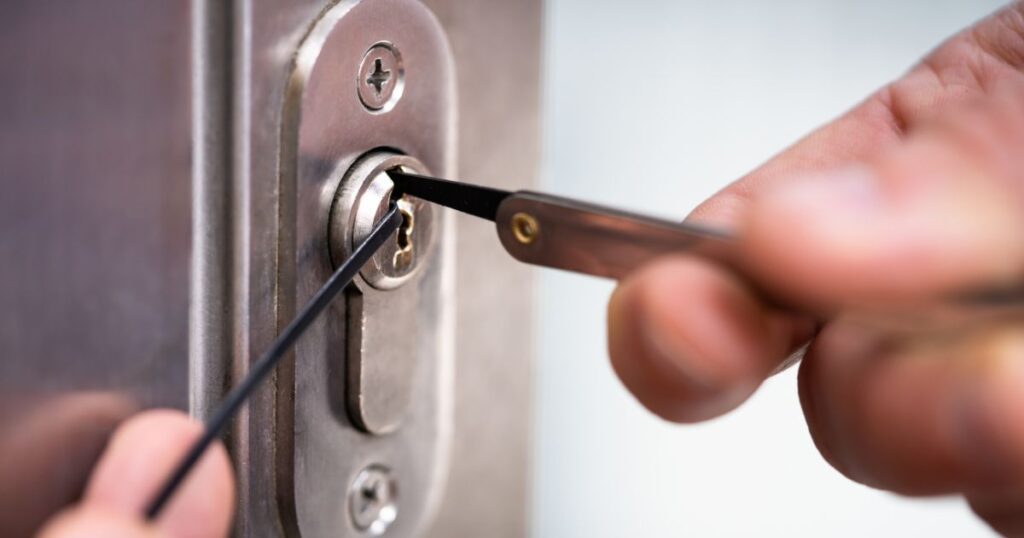 what is required to become a locksmith in texas