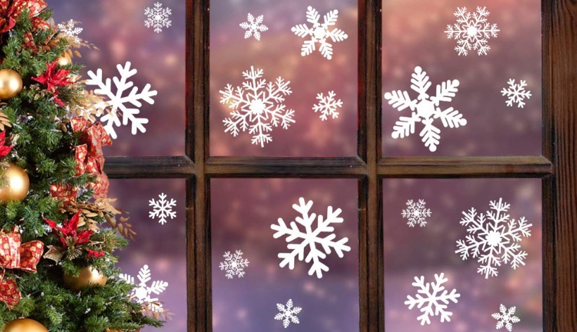 15 Christmas Window Decorations That Transform Your Home Into a Holiday Wonderland 152 Christmas Window Decorations